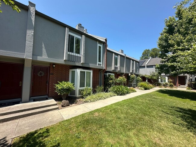 3 Bed 1.5 Bath Townhome In Walnut Creek W/... - 3 Bed 1.5 Bath Townhome In Walnut Creek W/...