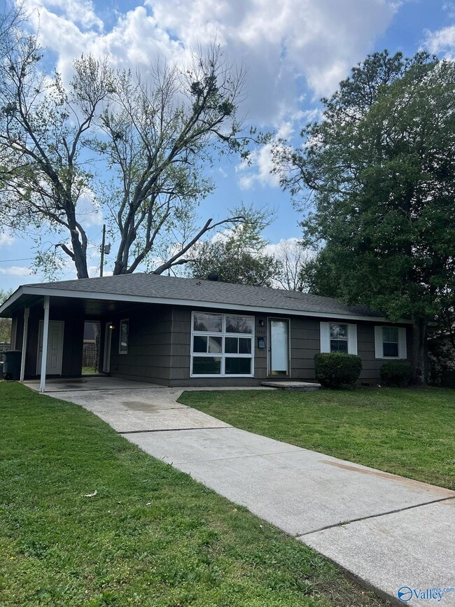 Photo - 1002 Lowell Dr SE