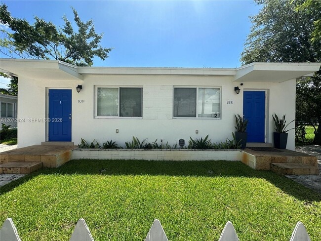 Building Photo - 6331 NE 4th Ct Unit 1