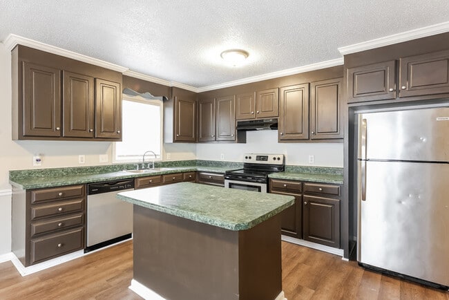 Photo - 308 Boyd St