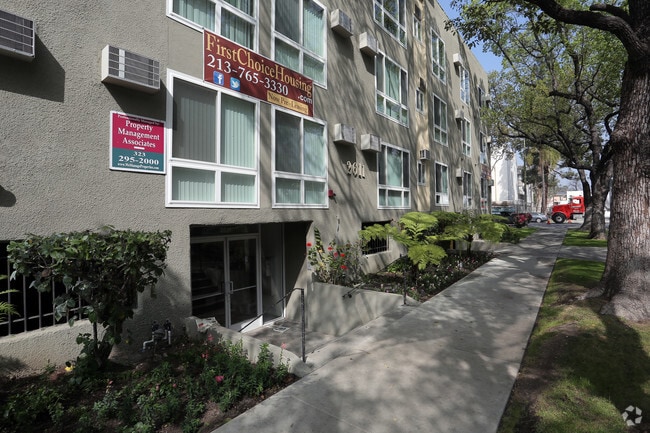 Building Photo - D69--2611 S. Portland Street Rental