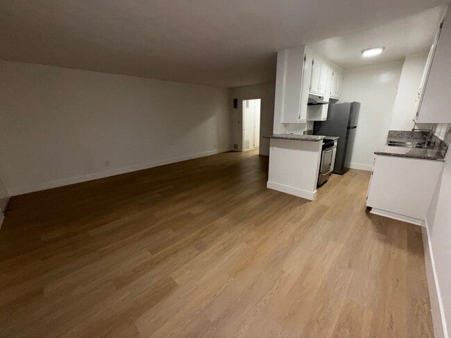 Building Photo - 10776 Rose Ave