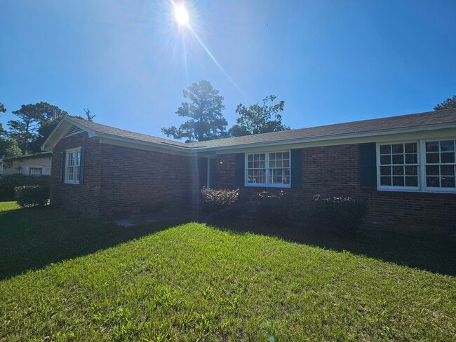 Photo - 404 Millhouse Rd