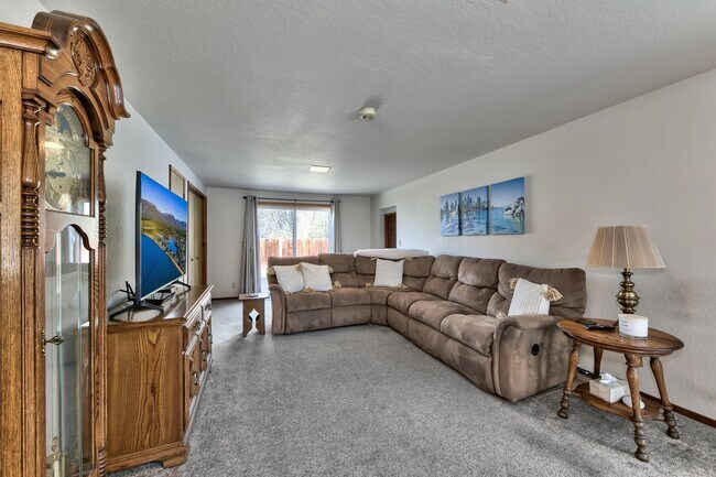 Photo - 853 Park Ave