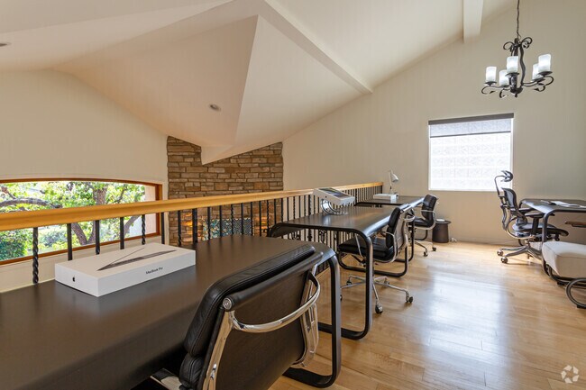 3HAB, 2BA - 439 Carroll Canal