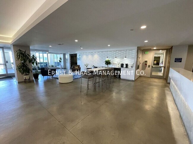 525 E Seaside Way Unit 1806
