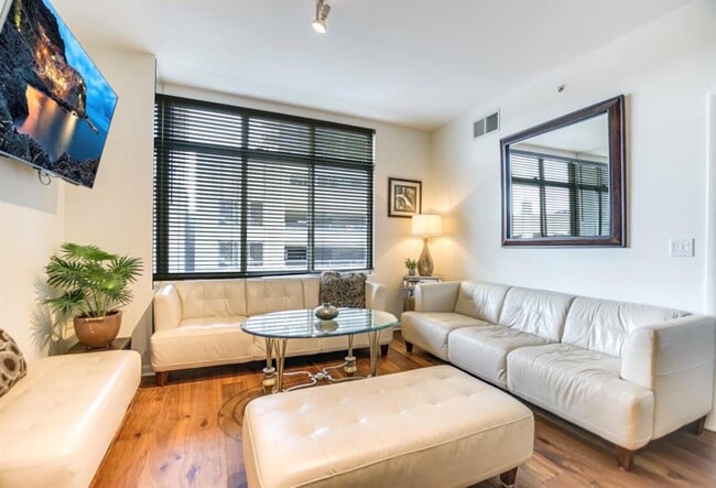 Photo - 54 Rainey St Unit 703