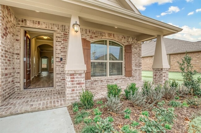 Photo - 638 Devonshire Ln
