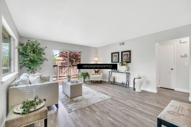 Photo - 4722 Greenholme Dr