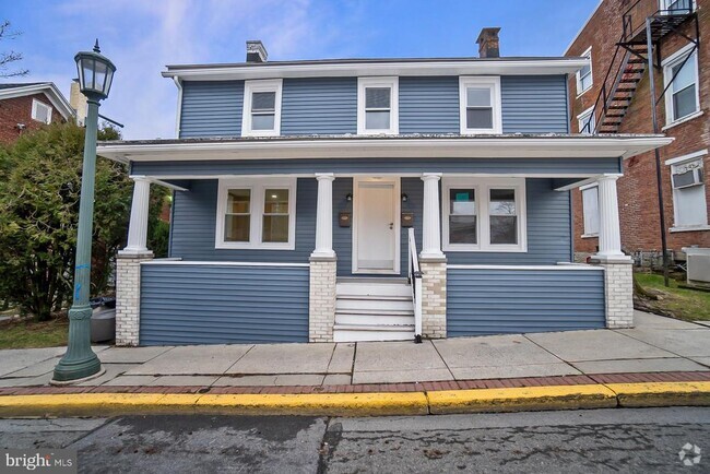 Building Photo - 474 W Main St Rental