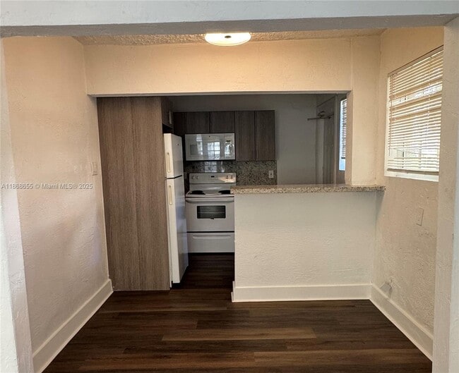 Photo - 43 Sidonia Ave Unit 4