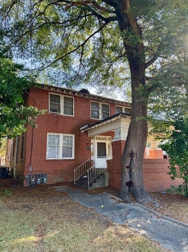 Photo - 1096 Hillyer Ave