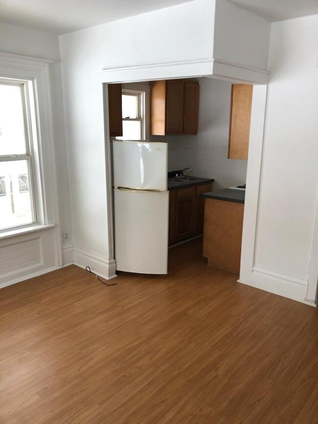 kitchen - 134 Hillsdale Street Unit 4