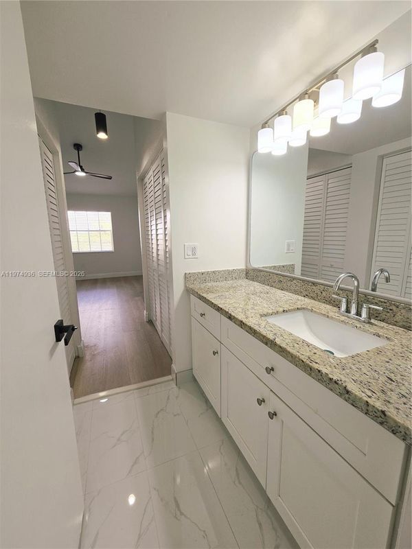 Photo - 2881 N Oakland Forest Dr Unidad 310