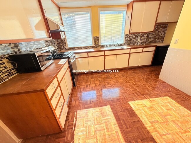 Building Photo - 10 Packard Ave Unit 1