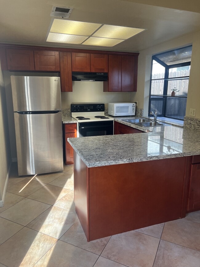 Photo - 6560 Oakcreek Way