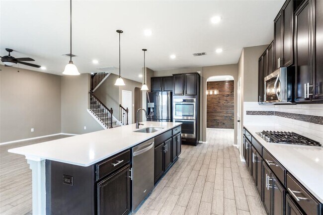 Photo - 1205 Half Hitch Trl