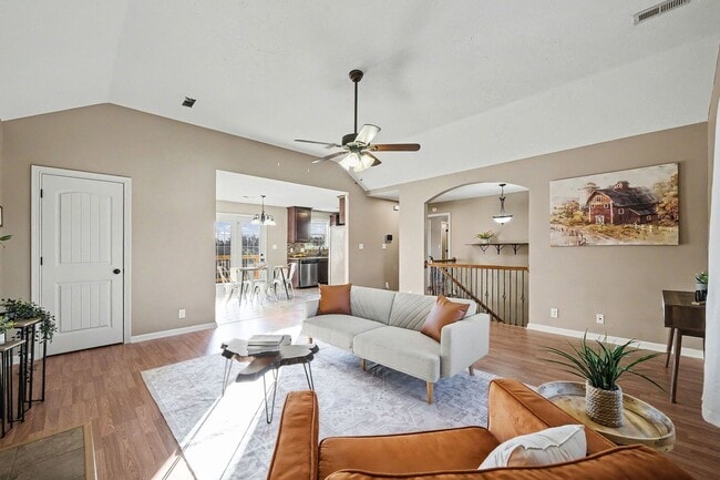 Photo - 1304 Freedom Dr