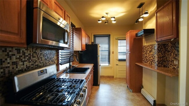 Photo - 1718 Melville St