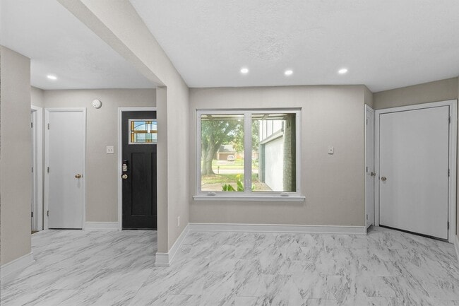 Photo - 16026 Beechnut St