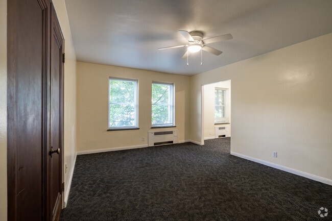 1BR, 1BA - 550SF - Living Room - Niche Amadore Apartments