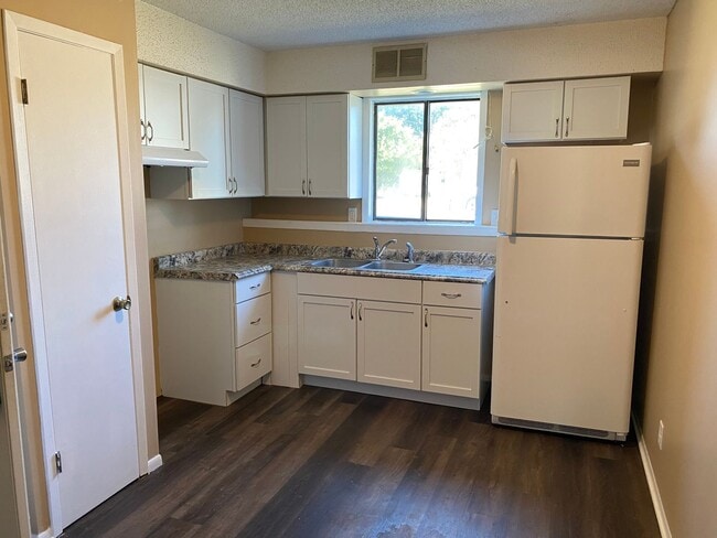 Building Photo - 317 N Bridge Ln Unit 3