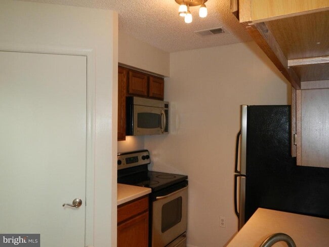 Building Photo - 10817 Amherst Ave Unit F