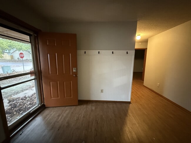 Photo - 2202 Crestwood Dr