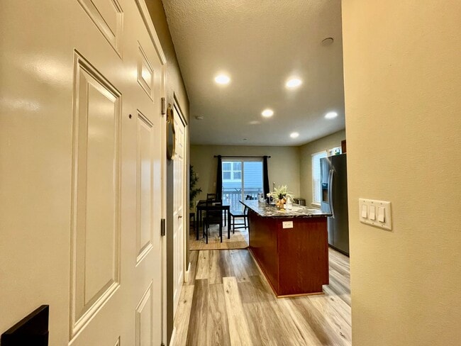 Photo - Incredible SE Hazelwood 2 Bedroom + 1 Bathroom Condo w/ included Garage and Washer & Dryer!!