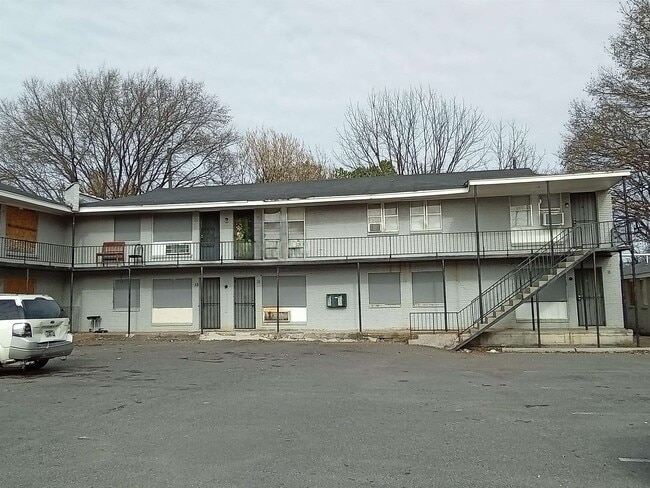 Building Photo - 2116 Howell Ave