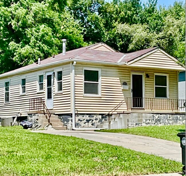 Building Photo - 4018 N 42nd St Rental
