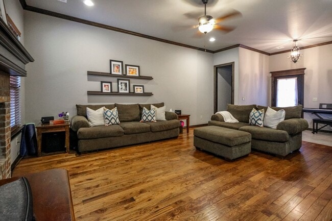 Photo - Perfect 4 bed, 2 bath, 3 car in The Grove/Deer Creek