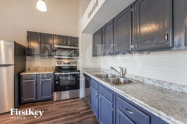 Photo - 415 Justice Dr