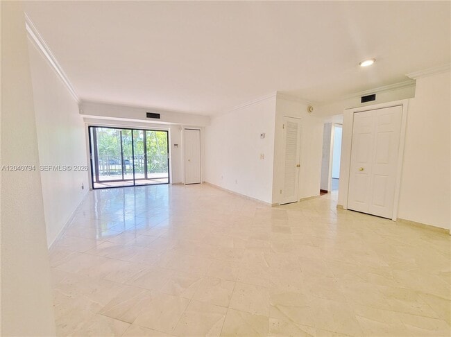 Photo - 77 Crandon Blvd Unidad 2B