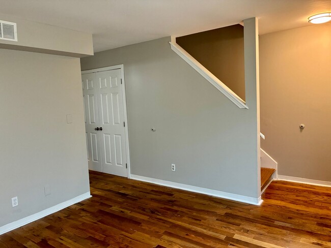 Photo - 2820-2824 Divinity Unidad 2822 Divinity Lane