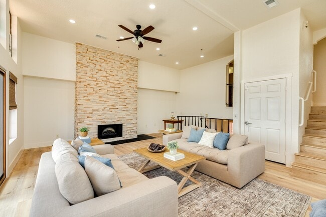 Building Photo - 411 Sailfish Unit 101