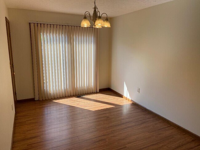 Photo - 3275 Willington Dr