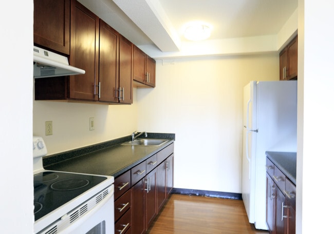 Interior Photo - Bayview Towers Rental