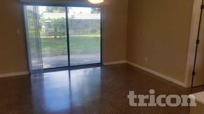 Photo - 1122 Ibsen Ave