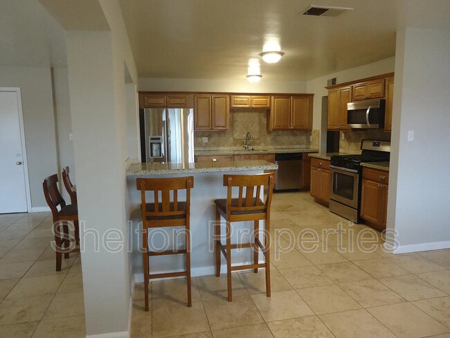 Photo - 1041 W 18th St