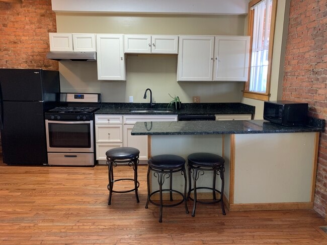 Photo - 138 Front St Unit 3