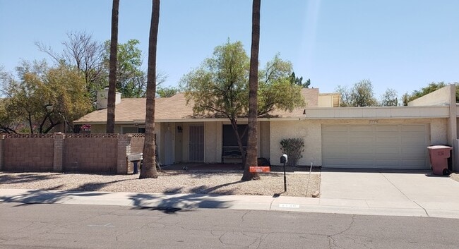 Building Photo - Trails at Scottsdale! Updated patio home w...