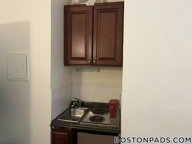Building Photo - 49 S Huntington Ave Rental