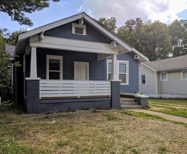 Union Ave (2206) - Union Ave (2206) House