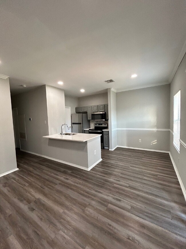 Building Photo - Updated 2 Bed/2 Bath North Austin Condo with Rare Greenbelt Views Unit 277