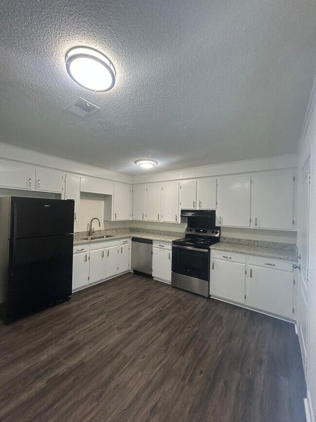 Photo - 4BR Home Minutes from Downtown & Fort Jackson