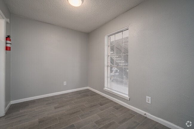 2BR, 1BA - 780SF - Dining