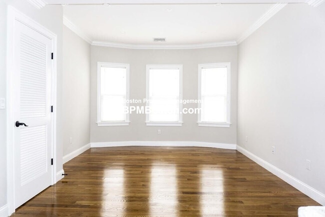 Photo - 9-11 Woodside Ave
