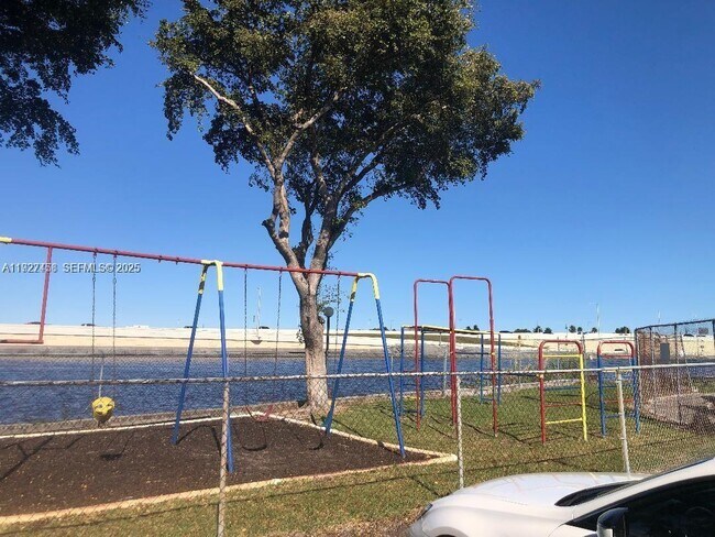 Photo - 4705 NW 7th St Unit 204-7