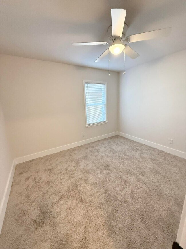 Photo - 140 Stone Mill Dr